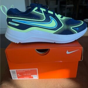 NWT 
Nike cosmic runner sneakers
Navy and blue and yellowish green 5y